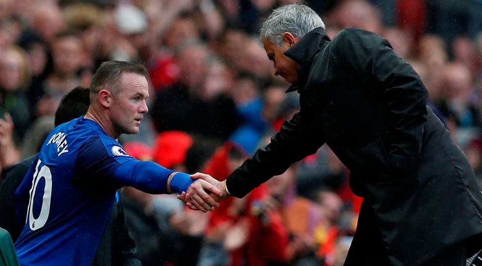Jose Mourinho shakes hands with Wayne Rooney after his substitution. Photo: Reuters/Andrew Yates