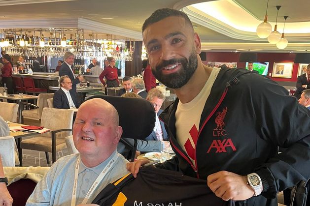 'Mile buiochas, Mo' - Sean Cox presents Mo Salah with jersey ahead of Liverpool hero's Anfield departure