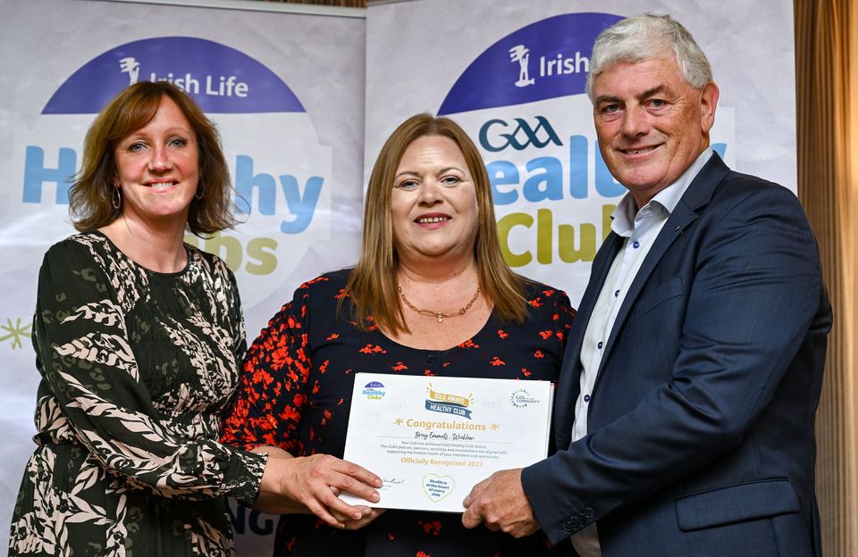 Brenda Donohoe and Sharon Sheerin from Bray Emmets GAA Clubreceiving their gold award from Leinster Council Health and Wellbeing Chairperson Dave Murray. 