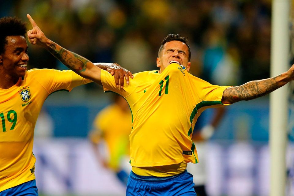 Philippe Coutinho (11) of Brazil celebrates his goal against Ecuador with teammate Willian. REUTERS/Pilar Olivares