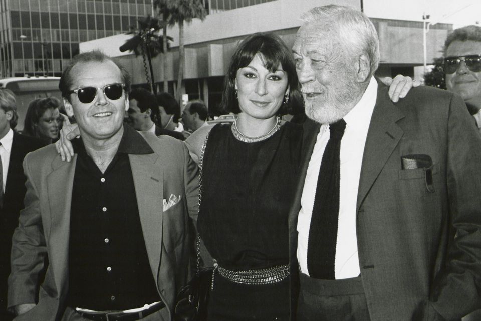 Actress Anjelica Huston with her father John Huston and actor Jack Nicholson circa 1985. Photo: The Life Picture Collection/Getty Images