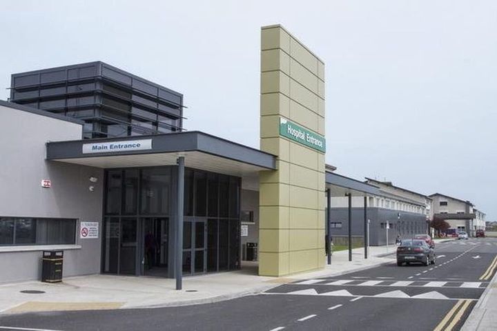 Man (20s) taken to Wexford General Hospital following two car crash