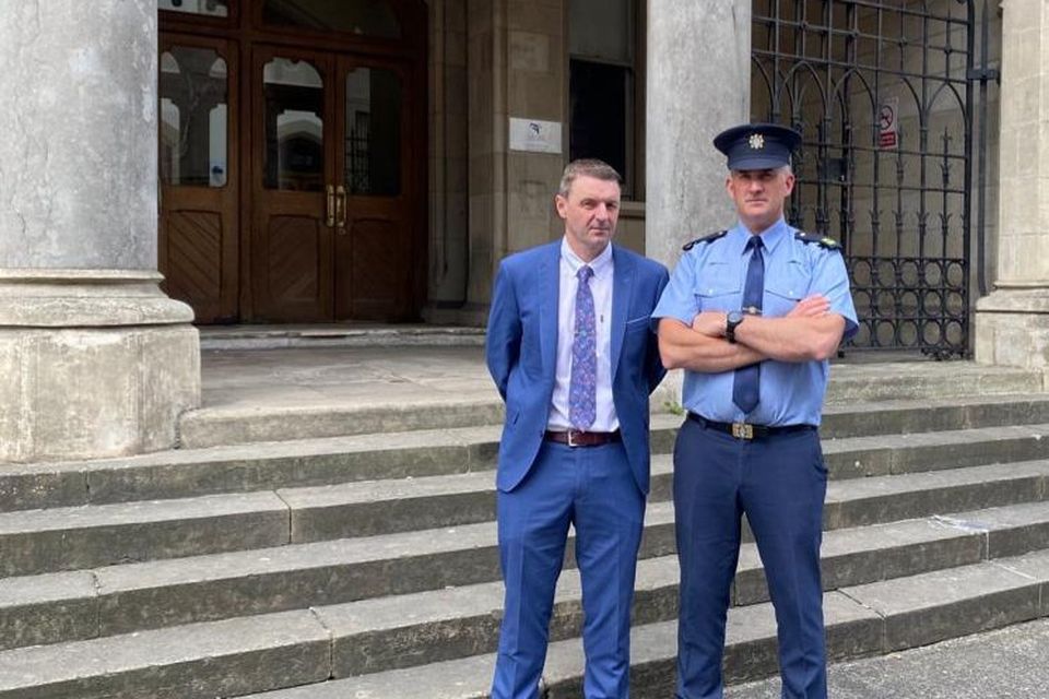 Garda Raymond Wims (right) pictured outside Sligo Courthouse with GRA Deputy General Secretary, Garda James Morrisroe.