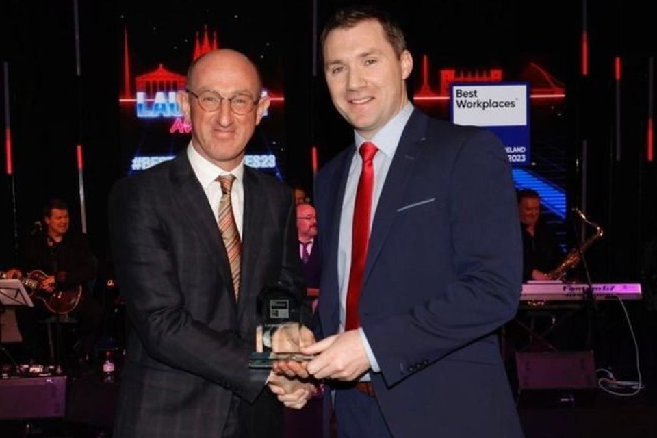 AbbVie’s Country HR Director, Gary O’Mahoney is pictured receiving the Best Workplace Laureate award from Jim Flynn of Great Place to Work Ireland.