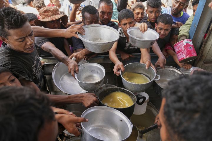 Blocking Palestinians& access to food in Gaza could be a ‘war crime&, United Nations says
