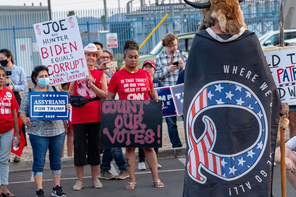 PATRIOTS’ GAME: QAnon believer Jake A, aka Yellowstone Wolf, from Phoenix, addresses supporters of US president Donald Trump as they protest
outside the Maricopa County Election Department last week. Photo: OLIVIER TOURON/AFP via Getty Images