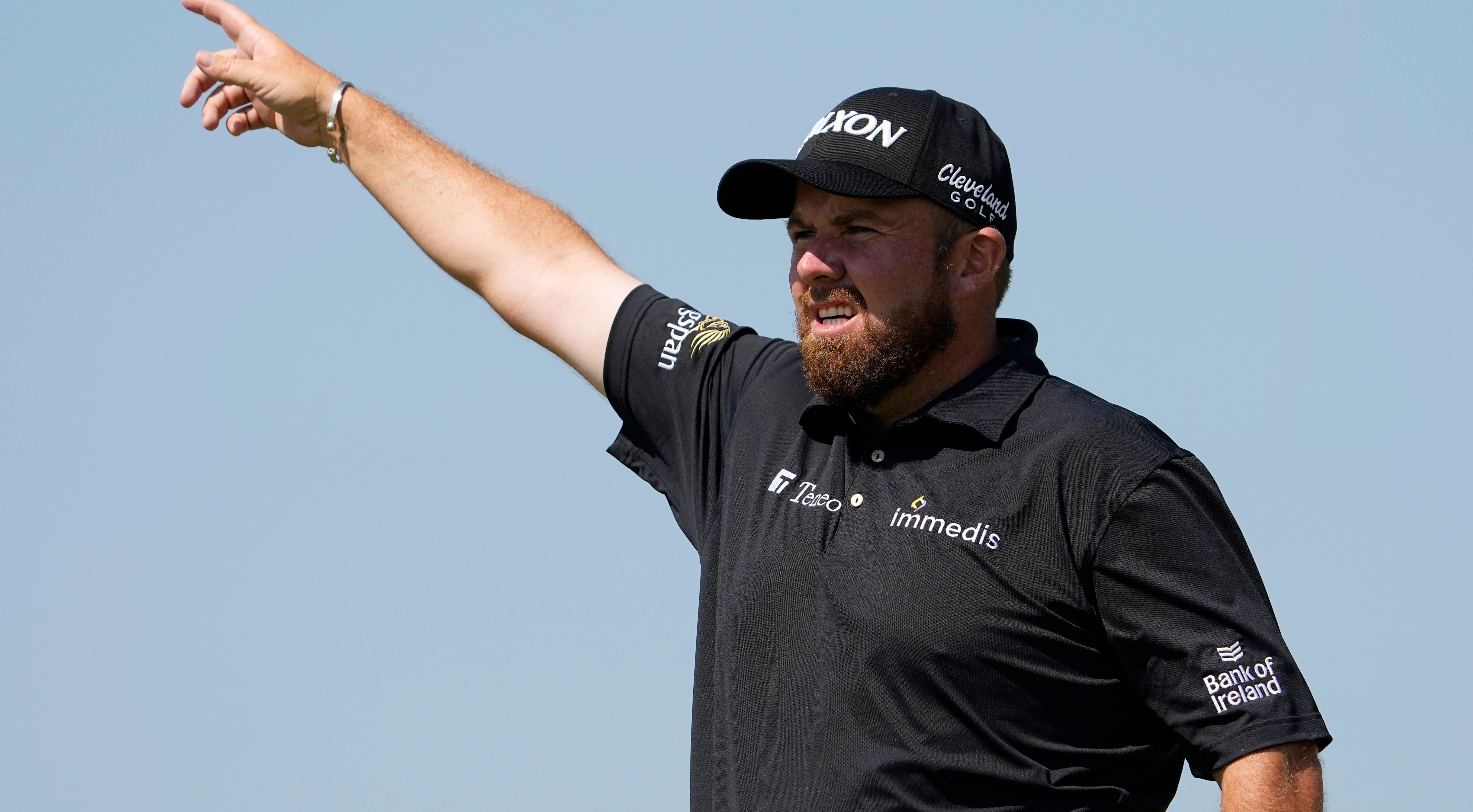 Shane Lowry shakes off beach expedition to stay in touch at Kiawah Island | Independent.ie Shane Lowry shakes off beach... 
