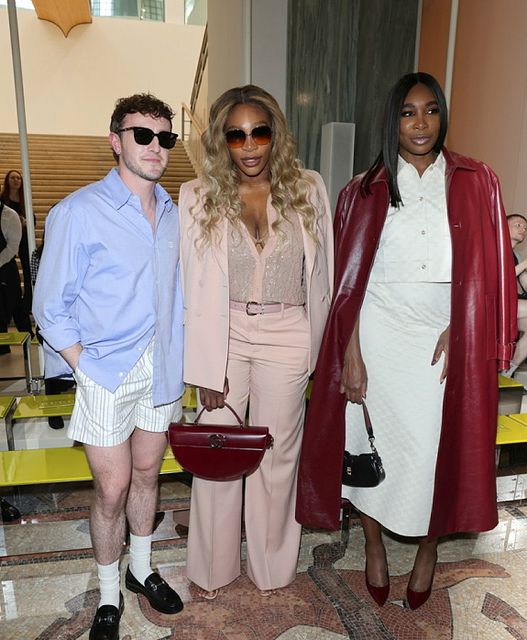Paul Mescal, Serena Williams y Venus Williams son vistos en primera fila en el desfile de moda masculina Gucci Primavera/Verano 2025 durante la Semana de la Moda de Milán Primavera/Verano 2025 Triennale di Milano de moda masculina.  Foto: Getty