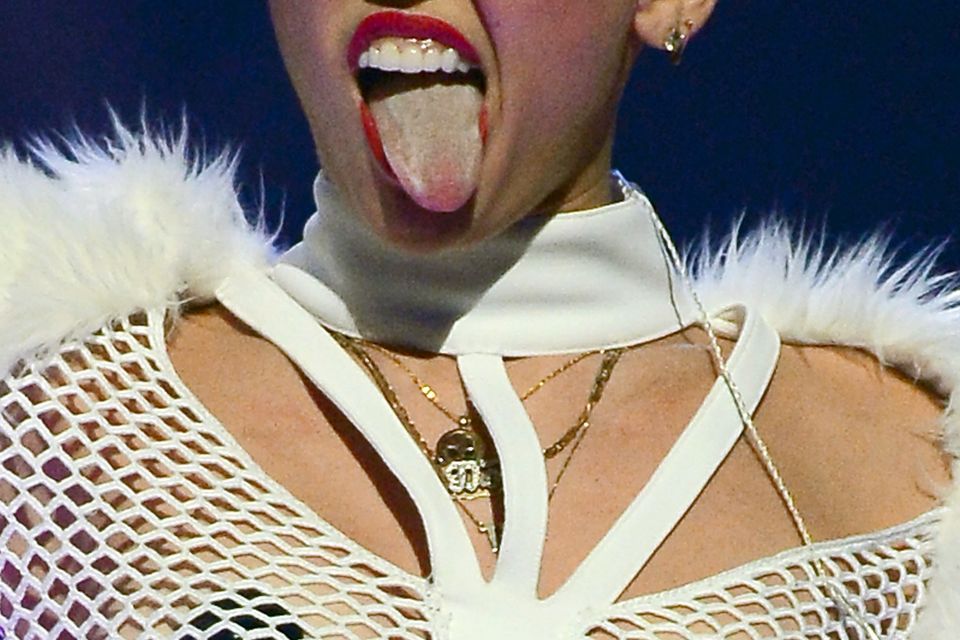 Porn studio offers Miley Cyrus $1m to direct x-rated movie | Independent.ie
