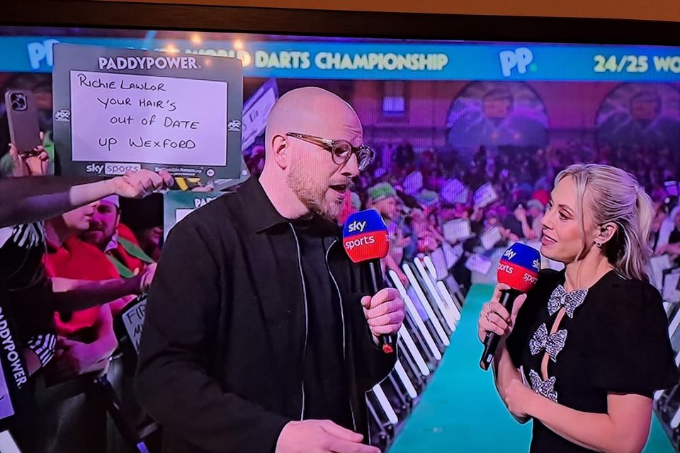 Wexford man vows revenge as friend brandishes sign at World Darts in Ally Pally – ‘there’s nothing wrong with my hair!’