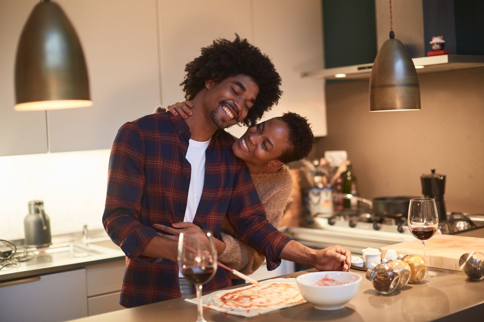 Many women have taught their boyfriends how to cook. Photo: Getty