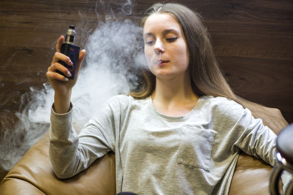 smoker vape Vaping THC Oil vs Smoking Weed: A Complete Guide main image 1