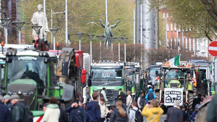Queues forming at petrol stations as army moves to clear blockades and gardaí warn protests threaten food and fuel supply