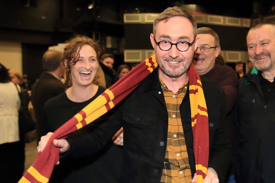 Magic: Sinn Féin’s Eoin Ó Broin tries on a Harry Potter scarf, much to the amusement of his partner Lynn Boylan, in the Dublin Mid West count centre. Photo: Frank McGrath
