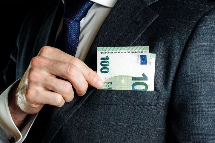 Bankers and builders lead 2025 CEO pay surge as bonus caps are scrapped