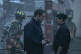 thumbnail: Taron Egerton as arson inspector Dave Gudsen and Jurnee Smollett as detective Michelle Calderone, who hunt two serial arsonists in ‘Smoke’. Photo: Apple TV+