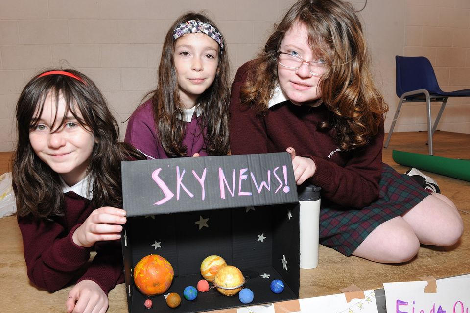 Aoife Holohan Finn, Siofra Power and Amelia Doyle at the science fair in Bonscuil Loreto Gore on Friday.  Photo: Jim Campbell