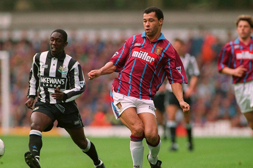 Aston Villa defender Paul McGrath chases down Ruel Fox of Newcastle United with Ireland team-mate Andy Townsend (far right) close by during a Premier League clash in 1994. Photo: Clive Brunskill/allsport