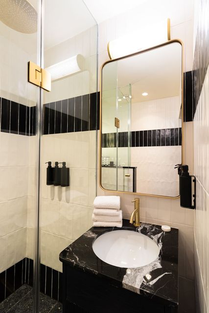 A monochrome ensuite bathroom at The Clarence