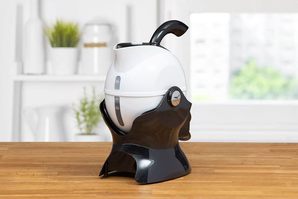 Uccello Designs’ no-pour kettle