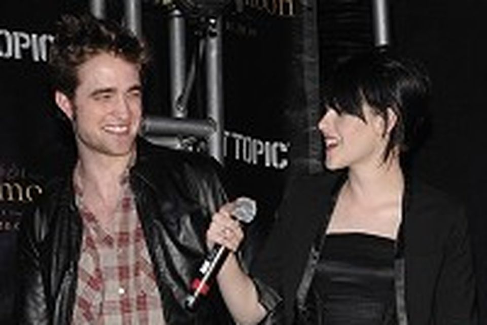 Twilight helmer on R-Patz romance 