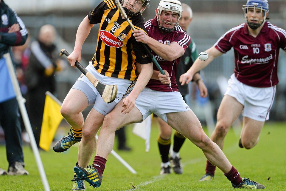 21 April 2013; Walter Walsh, Kilkenny, in action against Niall Donoghue, Galway. Allianz Hurling League, Division 1, Semi-Final, Kilkenny v Galway, Semple Stadium, Thurles, Co. Tipperary. Picture credit: Brian Lawless / SPORTSFILE