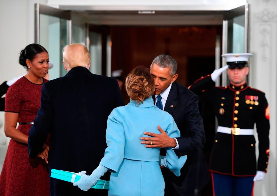 US President Barack Obama(R) and First Lady Michelle Obama(L) welcome Preisdent-elect Donald Trump(2nd-L) and his wife Melania(2nd-R) to the White House