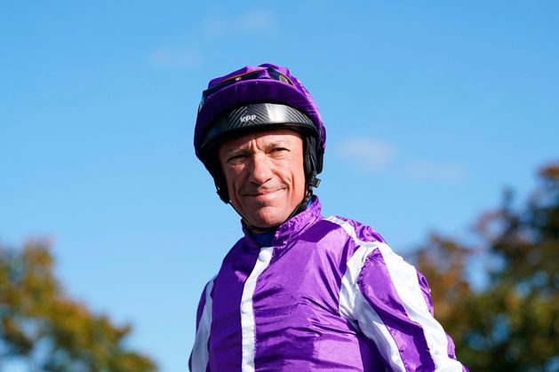 Frankie Dettori dislocates shoulder after starting stalls incident in New York