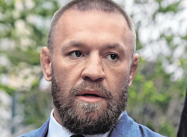 コナー・マクレガーは、婚約者のディー・デヴリンがCCTVの試用映像を見たと言いますが、彼は彼女にコピーを与えませんでした