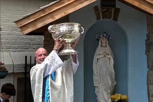 Kerry priest in New York gets heavenly visit from Sam Maguire - 'It meant an awful lot to me'
