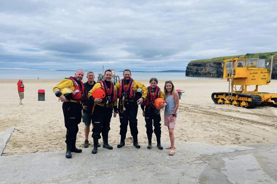 Dermot Whelan gives big thumbs to Ballybunion Rescue service and