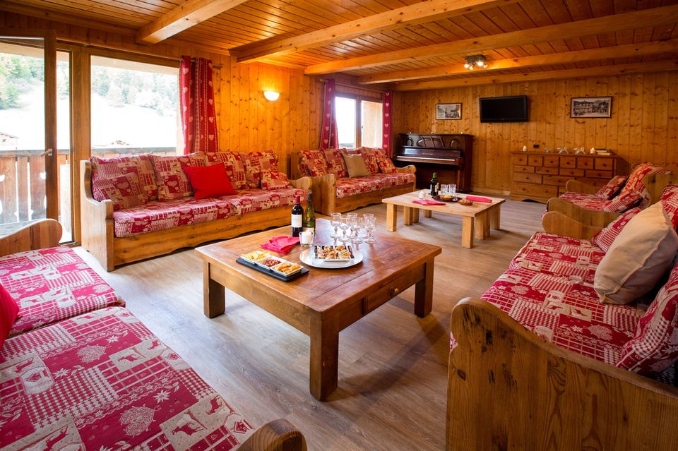 The living room at Chalet Alisier, and yes, the piano is tuned up