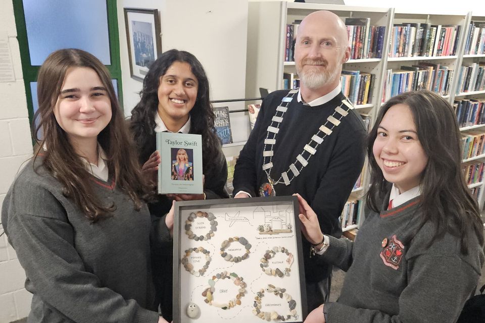 Abigail Devine, Judith Joby, Kayna Kennedy and Cathaoirleach of Bray Municipal District Cllr Dermot O’Brien, in Bray Library.