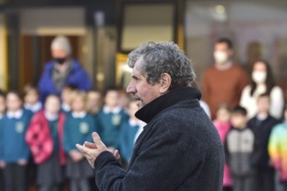 Charlie Bird meeting pupils at Scoil Phadraig Westport. Photo Conor McKeown