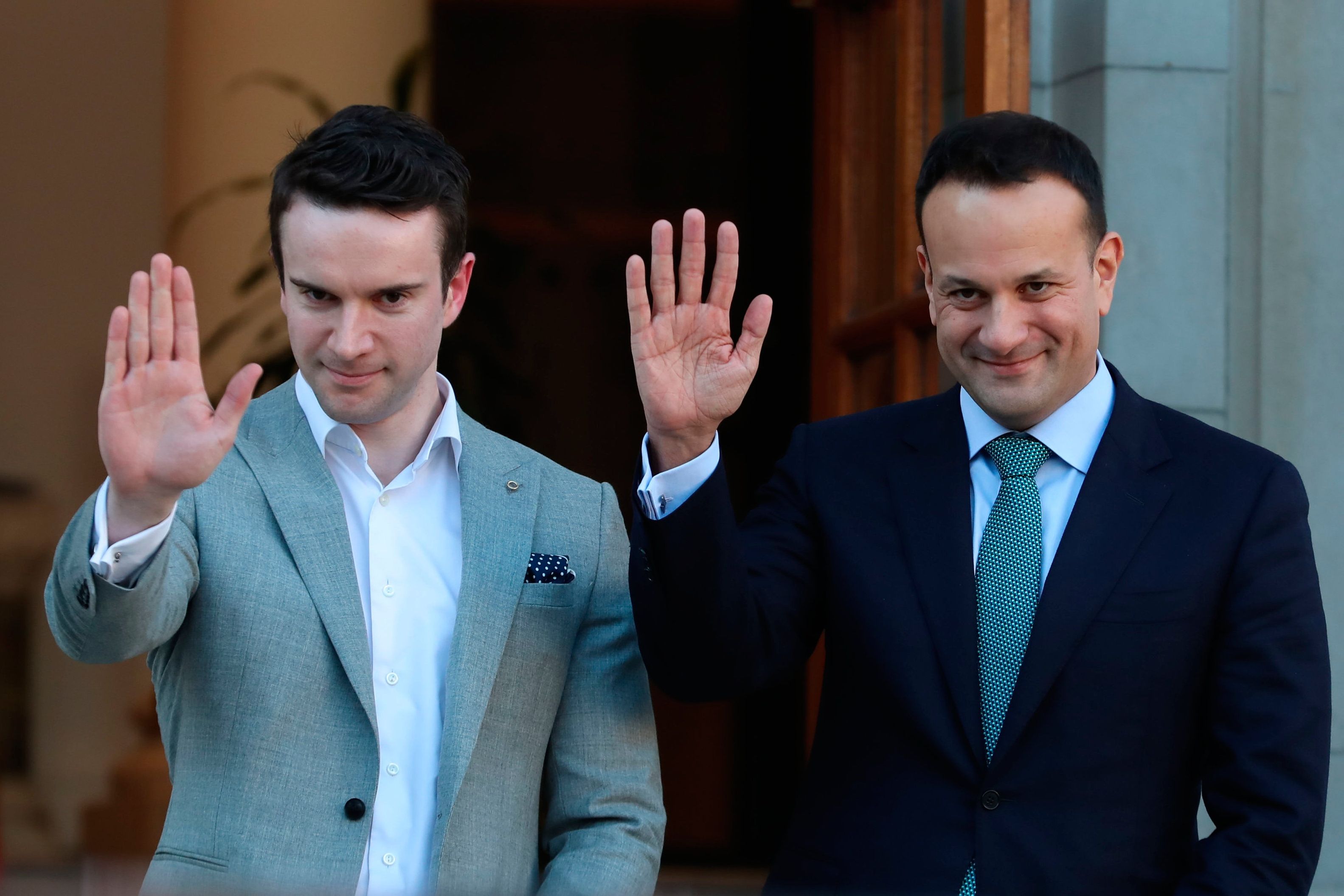 Taoiseach настаивает на том, чтобы партнеру Мэтту Барретту не запретили зарубежные поездки после «неуважительных» комментариев о коронации