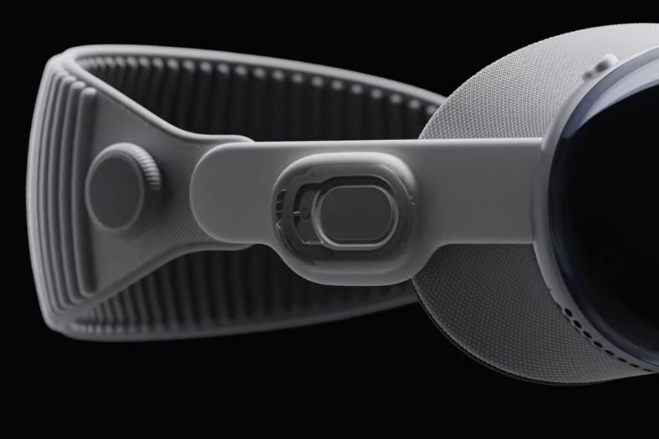 Apple's Vision Pro is lighter than other VR headsets