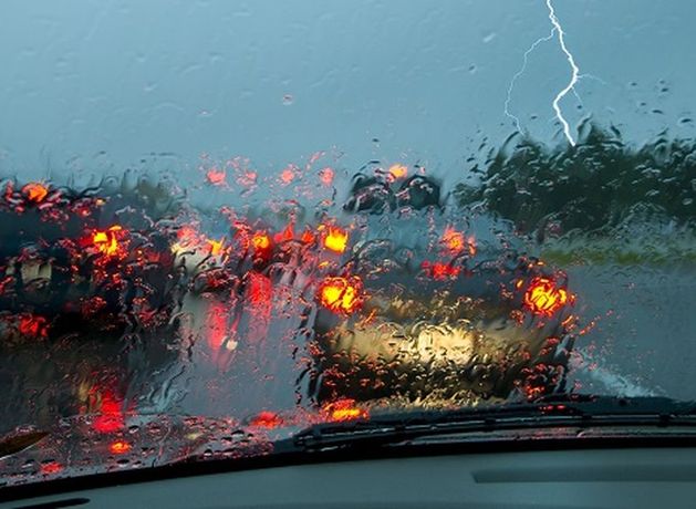 豪雨によるダブリンのM50の故障で遅れ