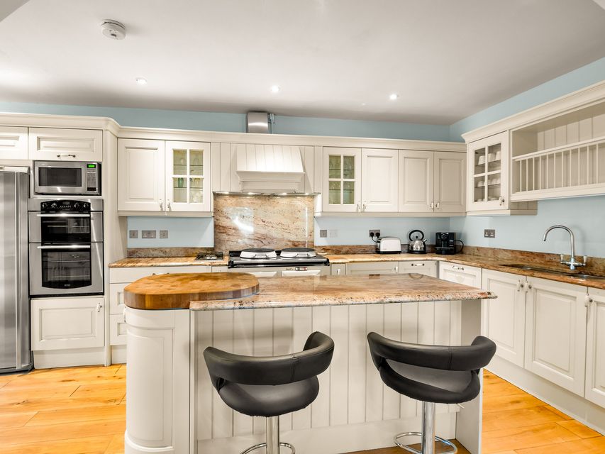 The kitchen with island unit