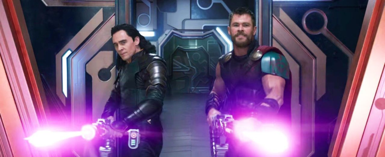 Review: 'Thor: Ragnarok' a technicolor blast of fun in space, Entertainment News