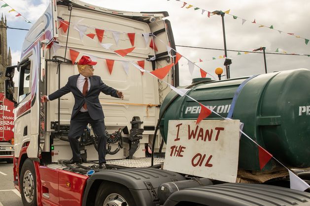 Easter parade floats hit out at Donald Trump and Mercosur on Carlow-Wicklow border