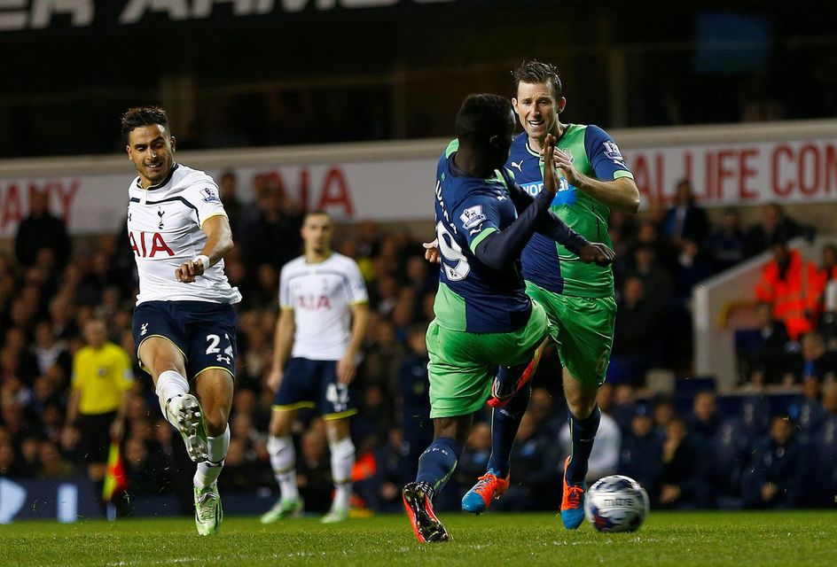 Nacer Chadli (L) shoots and scores to put Tottenham 2-0 ahead just after half-time. REUTERS/Eddie Keogh