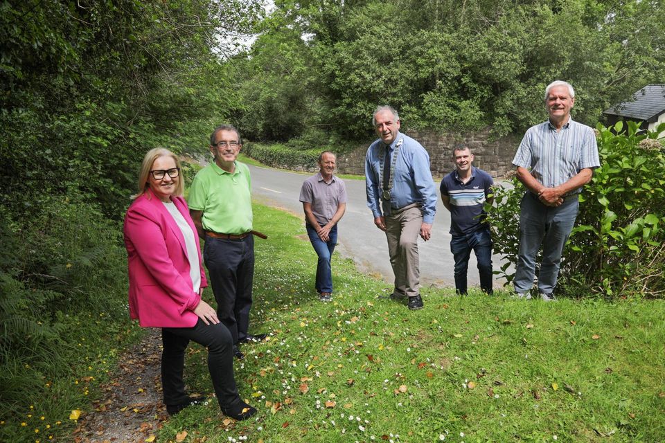 On the right track..At the official starting point of the South Kerry Greenway at Glenbeigh, Cathaoirleach of the Kenmare Municipal District,  Cllr Michael Cahill, met with Sean O’Sullivan from the Capital Infrastructure Unit met with the Members of the Kenmare Municipal District to discuss progress on the South Kerry Greenway, from left, Cllr Norma Moriarty, Kevin Griffin, Landowner, Cllr John Francis Flynn, Sean O'Sullivan and Brian Sugrue, Landower. Photo: Valerie O'Sullivan. 