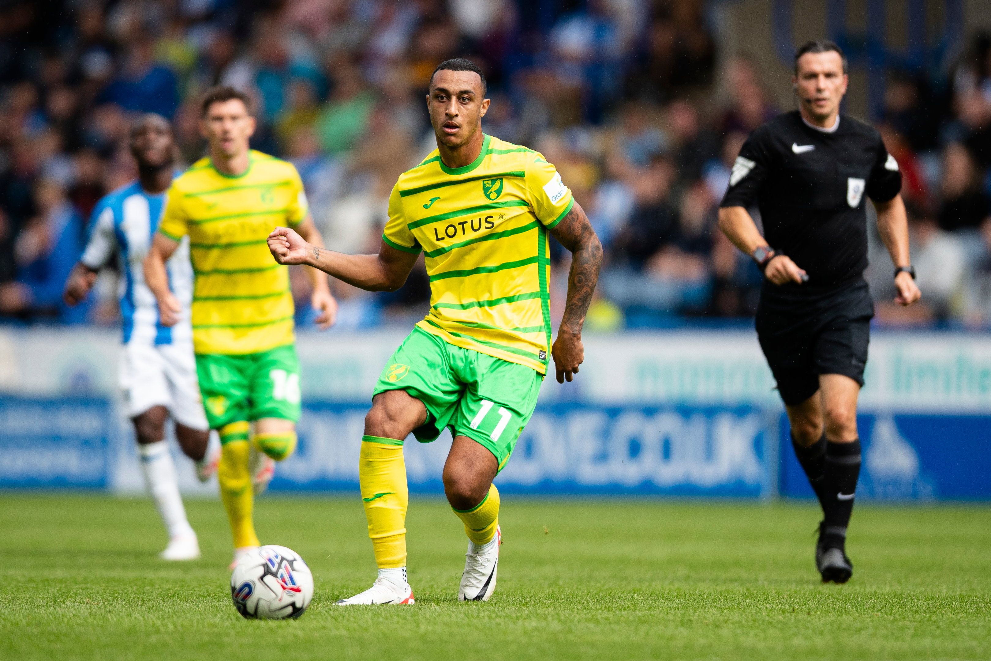 ‘Norwich Boss Praises In-Form Irish Striker Idah for His Excellent Physical Fitness’