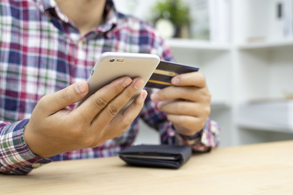 El Banco Central ha aconsejado a los consumidores que consulten el registro de empresas autorizadas para verificar los datos de la empresa.  Foto: Getty