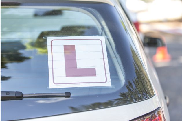 当局が試験申請の「急増」を懸念し、教習生の運転取り締まりが遅れる