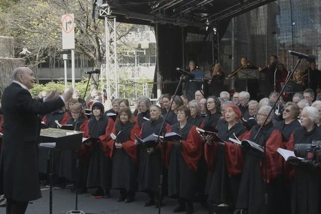 Choir wows crowds in Dublin with rendition of Handel’s Messiah on the spot it was first performed 284 years ago