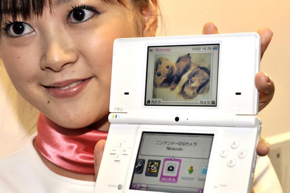 Nintendo shows off new DSi with camera, app store