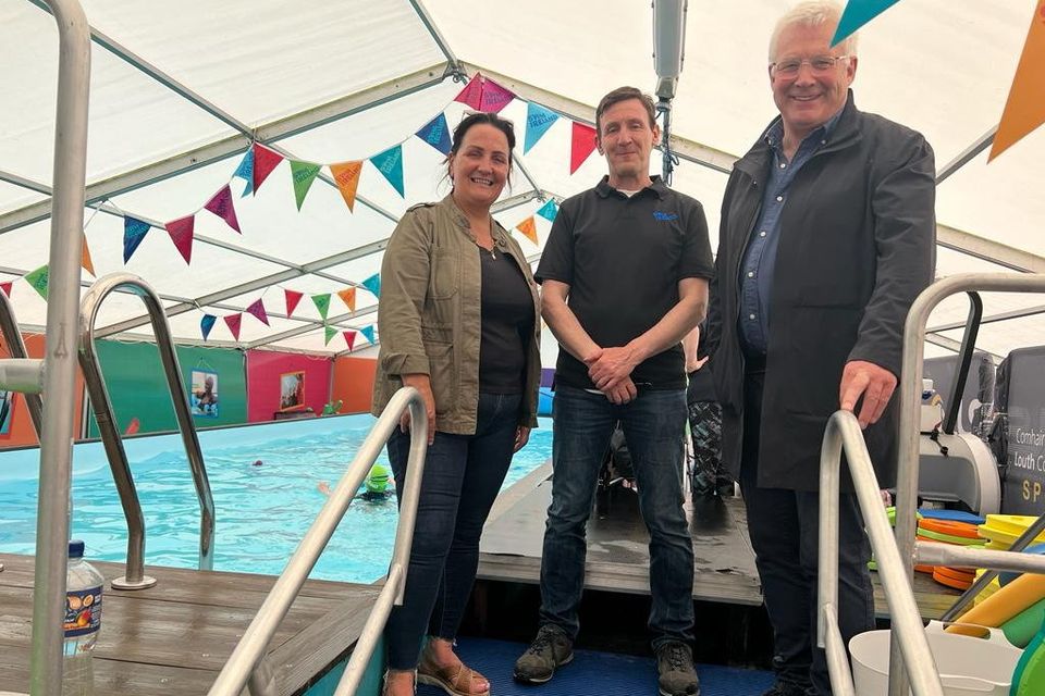 Deputy Fergus O'Dowd, Cllr Dolores Minogue and Ashley Hunter of Swim Ireland at the Pop-Up Pool in Ardee.