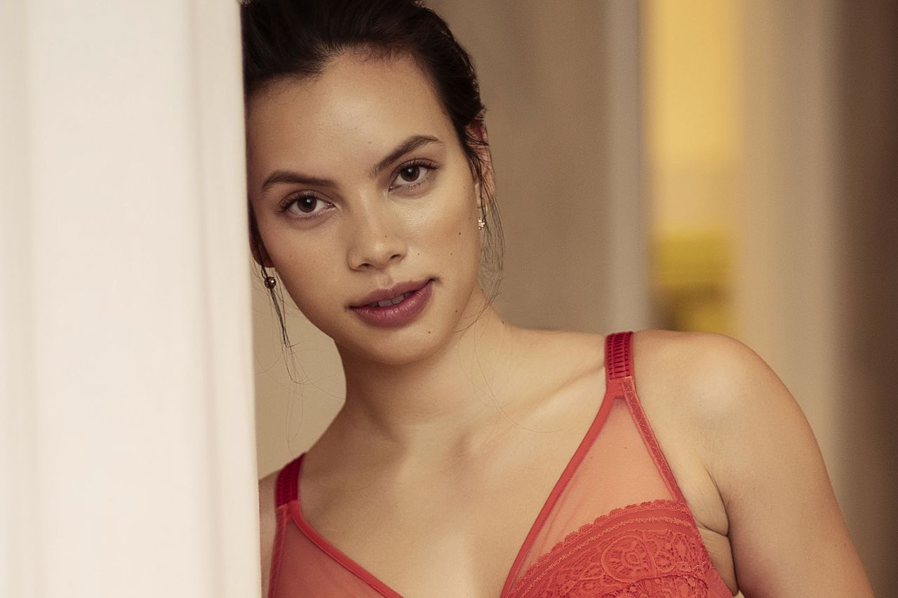 Wonderbra lingerie celebrates 20 years since THAT advert with