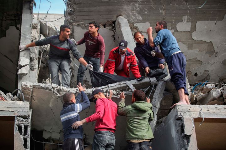 Bombing of homes in Rafah raises fears of ground assault